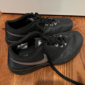 Men’s Nike Training Shoes Black - like new!